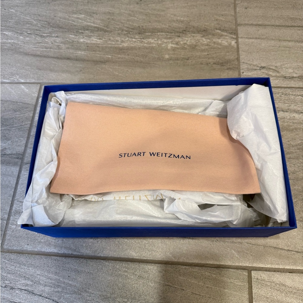 Stuart Weitzman Cabo II Sandal in light gold - Picture 8 of 8